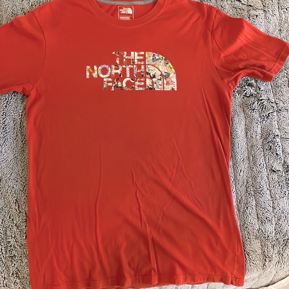 Red Men’s North Face t shirt